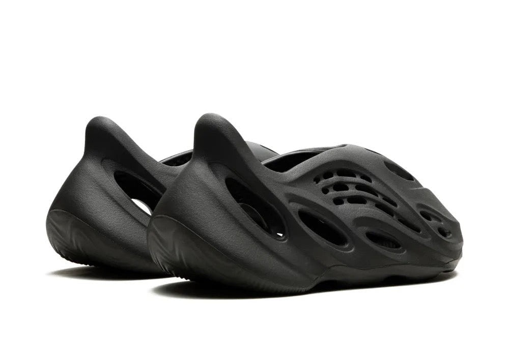 Adidas Yeezy Foam Runner "Carbon" slides